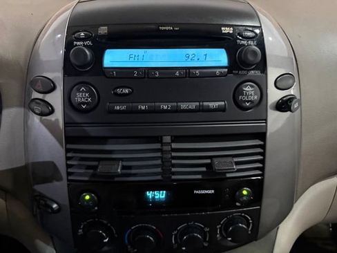 Used 2010 Toyota Sienna LE FWD image 21