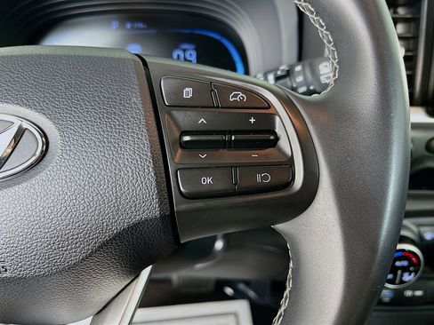 Used 2024 Hyundai Venue SEL FWD image 15