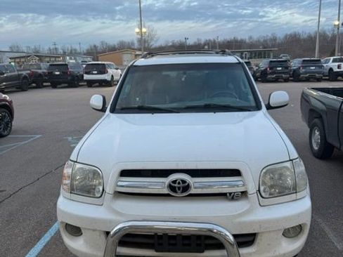 Used 2006 Toyota Sequoia SR5 image 2