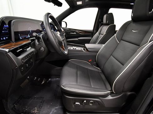 Used 2024 Cadillac Escalade Premium Luxury w/ Performance Package image 15