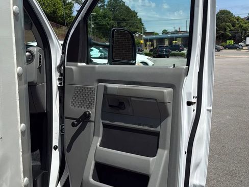 Used 2011 Ford E-450 and Econoline 450 Super Duty RWD image 24