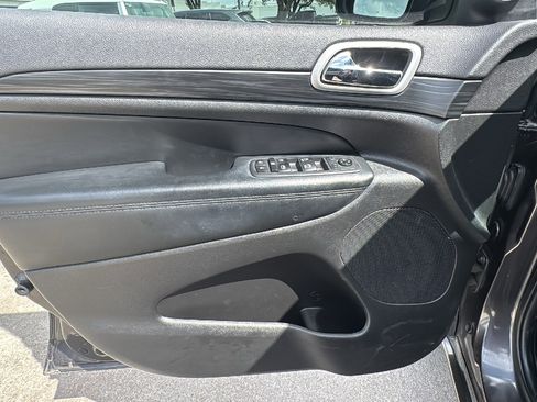 Used 2020 Jeep Grand Cherokee Altitude image 11