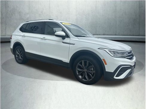 Used 2024 Volkswagen Tiguan SE AWD/4WD image 6