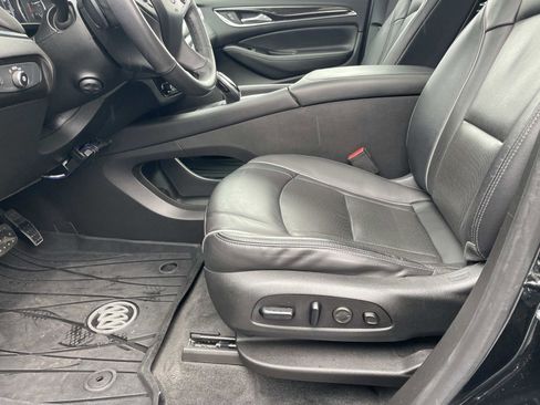 Used 2020 Buick Enclave Avenir w/ Avenir Technology Package image 18