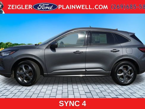 Used 2023 Ford Escape ST-Line Select AWD/4WD image 2