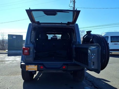 Used 2023 Jeep Wrangler Unlimited Sahara w/ Cold Weather Group image 11