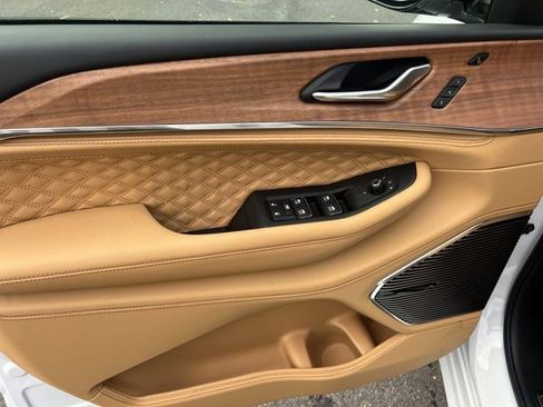 New 2025 Jeep Grand Cherokee Summit image 11