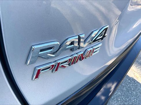 Used 2021 Toyota RAV4 SE w/ Weather & Moonroof Package AWD/4WD image 10