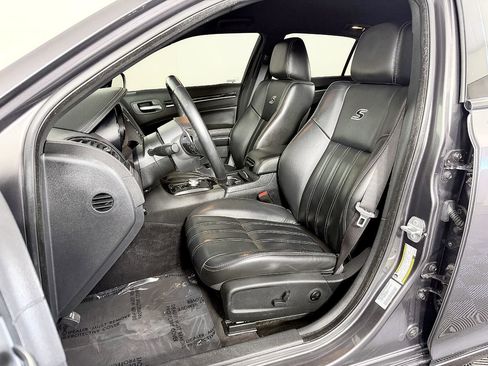 Used 2017 Chrysler 300 S RWD image 29