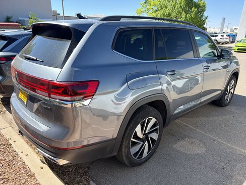 Used 2025 Volkswagen Atlas SE AWD/4WD image 5