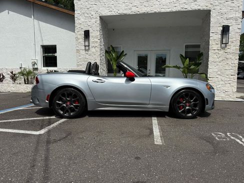 Used 2018 FIAT 124 Spider Abarth w/ Convenience Group RWD image 17