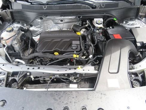 Used 2025 Chevrolet Trax RS w/ Sunroof Package FWD image 12