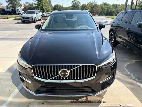 Used 2023 Volvo XC60 B5 Plus w/ Climate Package AWD/4WD image 2