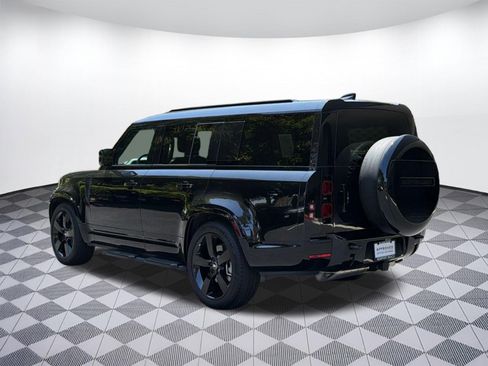 Certified 2025 Land Rover Defender 130 X-Dynamic SE AWD/4WD image 3