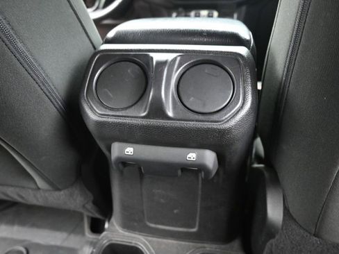 Used 2018 Jeep Wrangler Unlimited Sport S AWD/4WD image 12