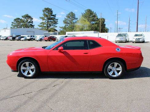 Used 2021 Dodge Challenger SXT RWD image 3