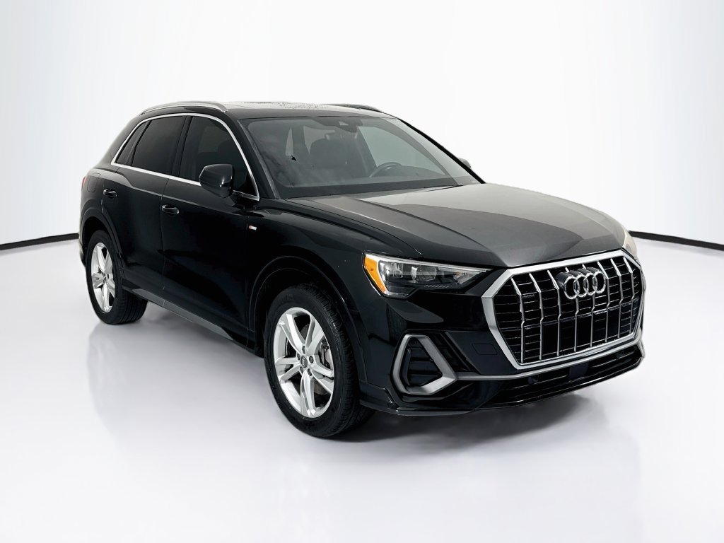 Used 2020 Audi Q3 2.0T Premium w/ Convenience Package AWD/4WD image 3