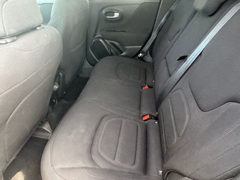 Used 2019 Jeep Renegade Latitude w/ Popular Equipment Group image 12