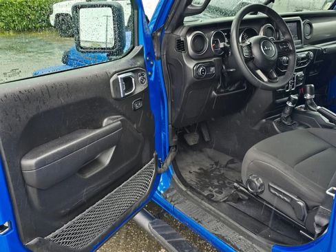 Used 2023 Jeep Gladiator Sport AWD/4WD image 17