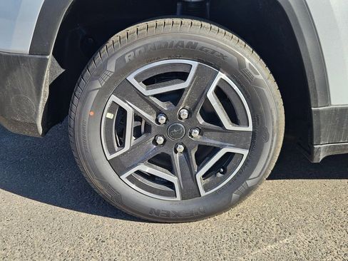 New 2026 Jeep Cherokee Laredo image 9