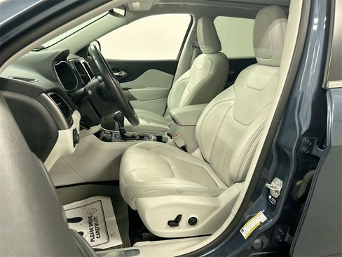 Used 2021 Jeep Cherokee Limited image 9