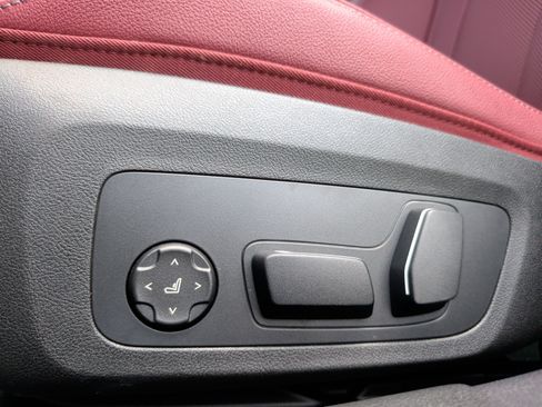 Certified 2025 BMW 330i Sedan RWD image 26