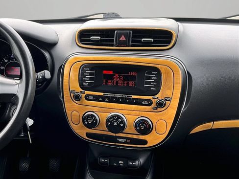 Used 2016 Kia Soul FWD image 7