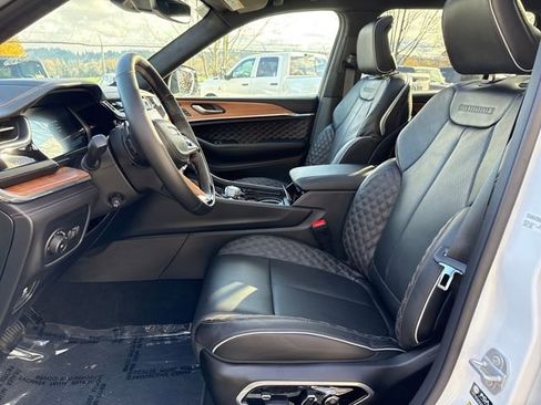 New 2025 Jeep Grand Cherokee L Summit image 15