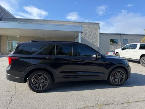 Used 2025 Ford Explorer ST AWD/4WD image 6