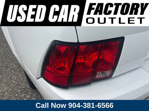 Used 2002 Ford Mustang Convertible RWD image 10
