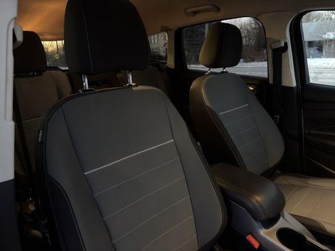 Used 2015 Ford Escape SE image 25