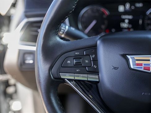 Used 2025 Cadillac XT6 Premium Luxury image 14