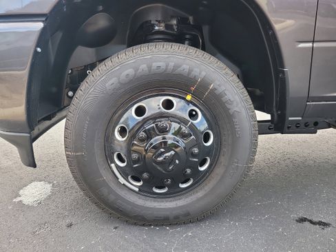 New 2026 RAM 3500 Big Horn AWD/4WD image 10