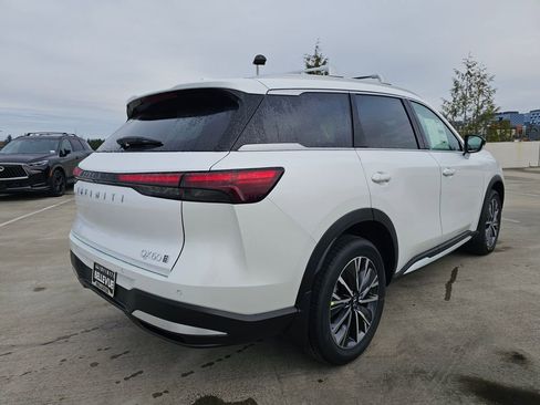 New 2026 INFINITI QX60 Luxe w/ Family Package image 8