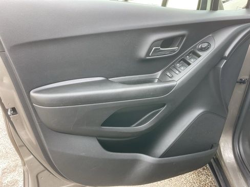 Used 2022 Chevrolet Trax LT w/ Sport Edition image 9