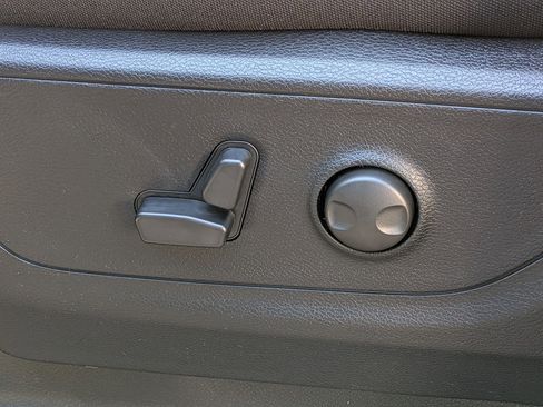 New 2026 RAM 1500 4x4 Crew Cab image 26