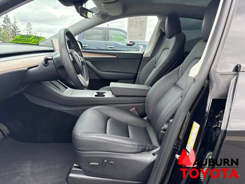 Used 2024 Tesla Model Y Long Range AWD/4WD image 18