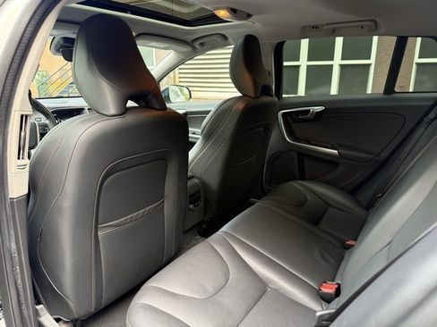 Used 2016 Volvo V60 T5 Cross Country Platinum image 27