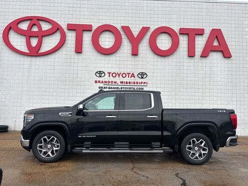 Used 2024 GMC Sierra 1500 SLT w/ SLT Premium Plus Package AWD/4WD image 5