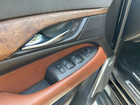 Used 2017 Cadillac Escalade Premium Luxury RWD image 16