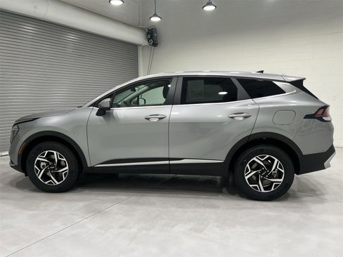 Used 2024 Kia Sportage LX image 5