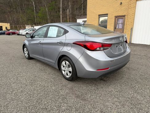 Used 2016 Hyundai Elantra SE image 9