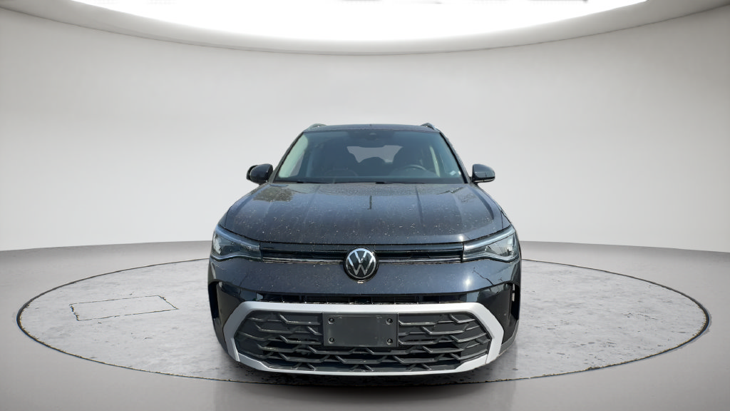 Used 2025 Volkswagen Taos SE AWD/4WD image 3
