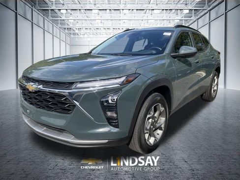 Used 2025 Chevrolet Trax LT w/ Driver Confidence Package FWD image 4