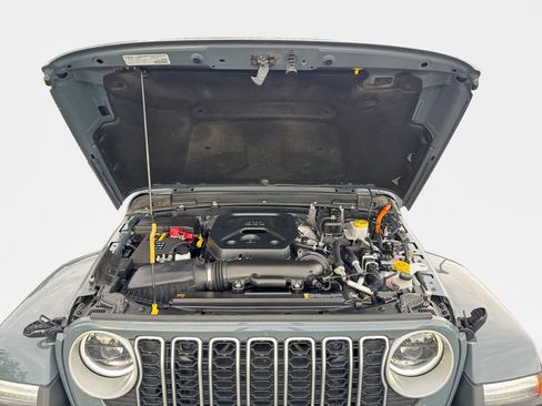 Used 2025 Jeep Wrangler Unlimited Sahara AWD/4WD image 24