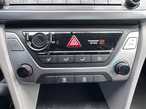 Used 2017 Hyundai Elantra SE image 20