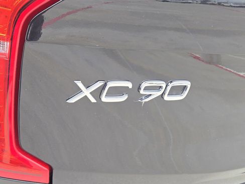 Used 2023 Volvo XC90 B6 Plus image 11