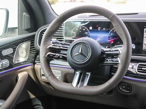 New 2026 Mercedes-Benz GLS 580 4MATIC image 16