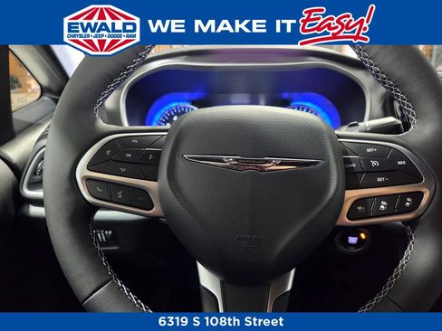 New 2026 Chrysler Pacifica Select image 6