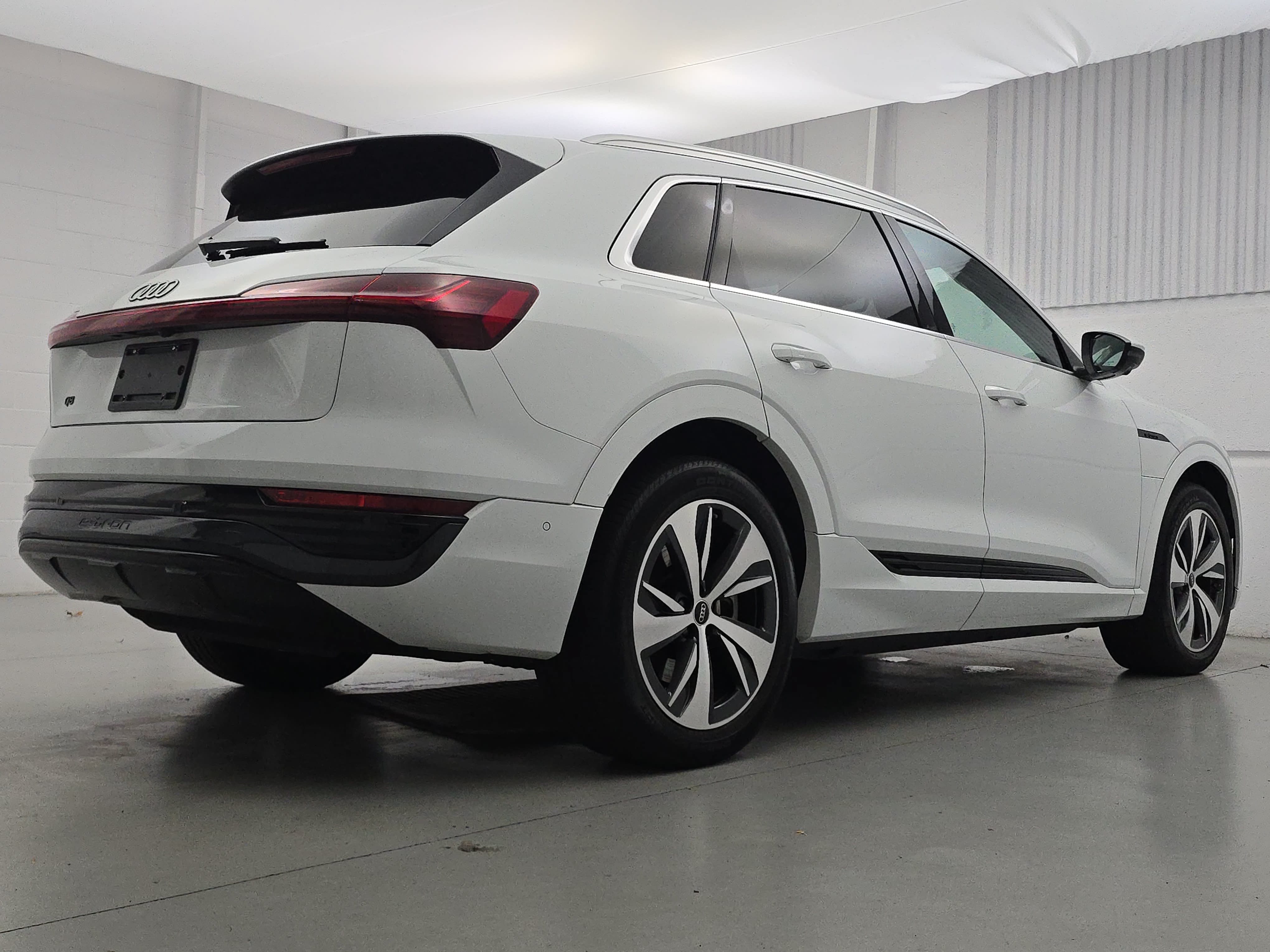 Used 2024 Audi Q8 e-tron Premium Plus AWD/4WD image 7